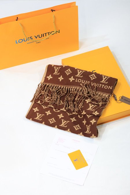 لفحة شتوية - Louis Vuitton / شامل علبة الشركة وكيس - بني <br> <span class='text-color-warm'>نفدت الكمية</span>